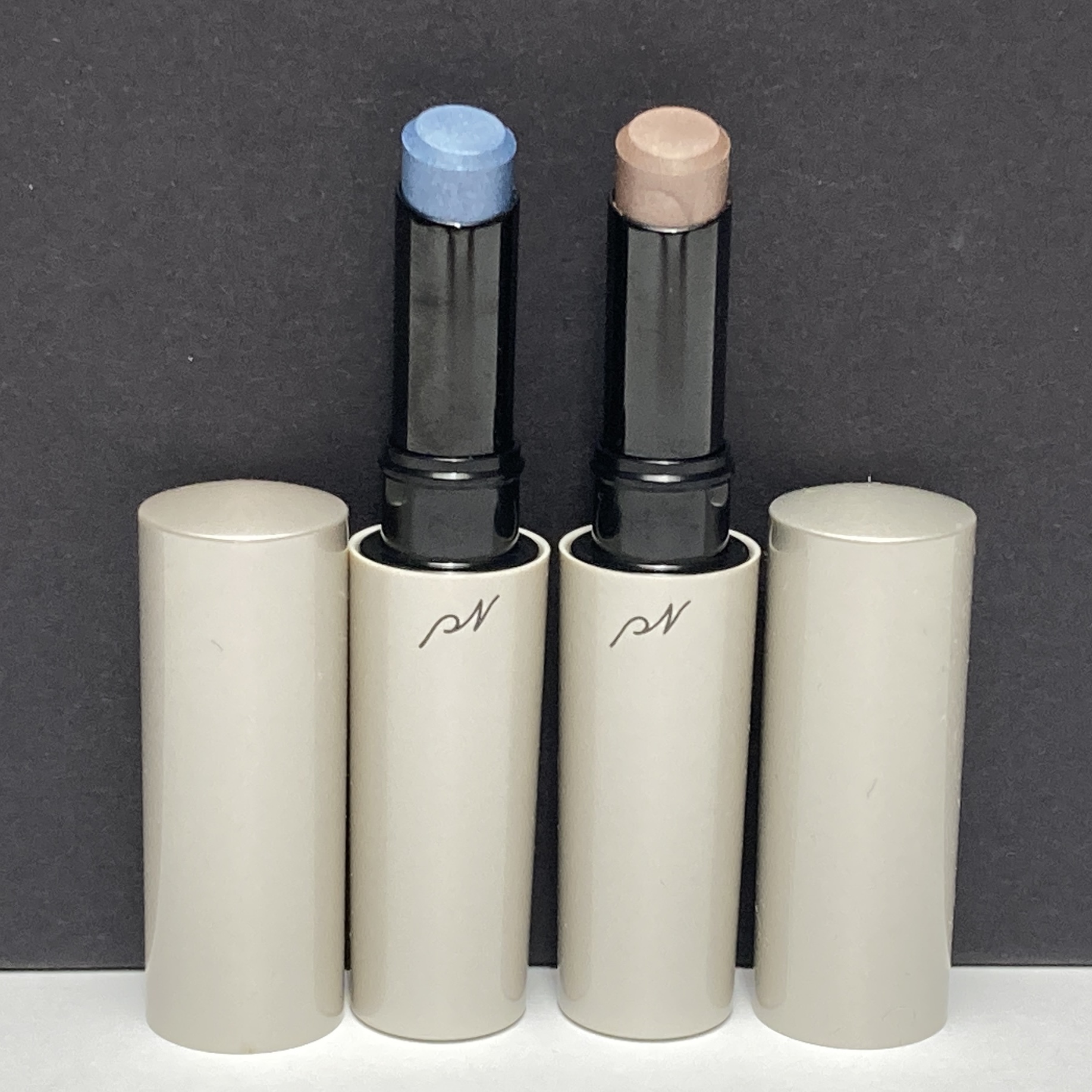 資生堂 ピエヌ ロマンアートシャドウ | 香水・化粧品買取専門店 グリーチェ